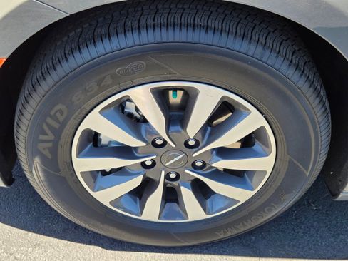 Used 2022 Chrysler Pacifica Touring-L w/ Uconnect Theater Family Group FWD image 9