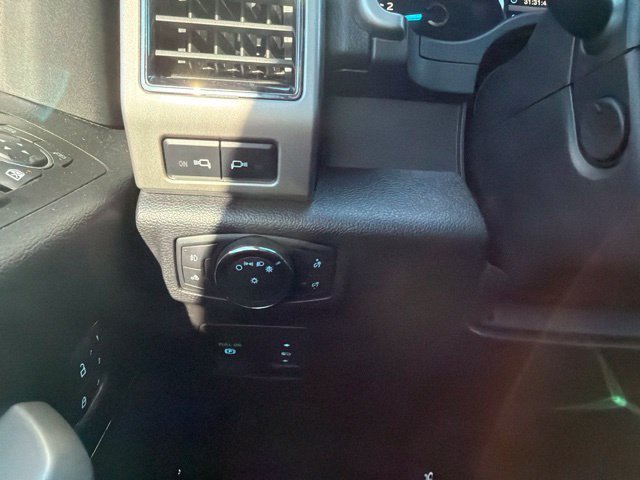 Used 2018 Ford F150 Lariat w/ Equipment Group 502A Luxury AWD/4WD image 18