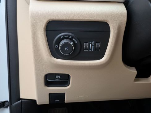 Used 2024 Jeep Grand Cherokee L Limited w/ Black Appearance Package image 15