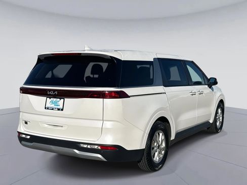 Used 2024 Kia Carnival LX image 4