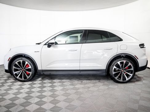 New 2026 Porsche Macan 4S Electric image 2