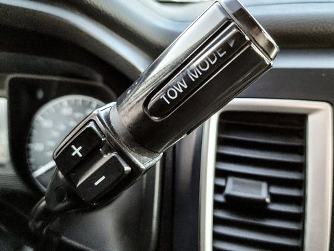 Used 2017 Nissan Titan S image 14