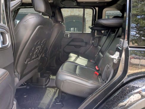 Used 2021 Jeep Wrangler Unlimited Rubicon w/ Dual Top Group AWD/4WD image 17