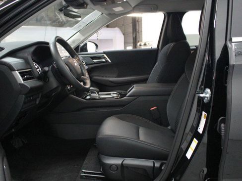 New 2026 Mitsubishi Outlander ES image 6