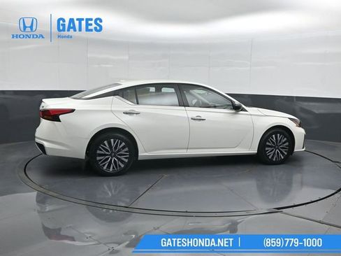 Used 2024 Nissan Altima 2.5 SV AWD/4WD image 3