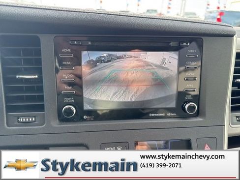 Used 2019 Toyota Sienna XLE w/ XLE Navigation Package image 31