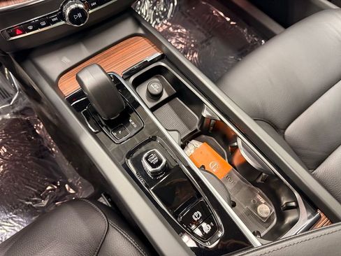 Used 2023 Volvo XC60 B5 Plus w/ Climate Package image 18