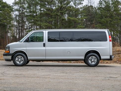Used 2017 Chevrolet Express 3500 LT w/ LT Preferred Equipment Group image 9