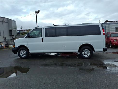 Used 2023 Chevrolet Express 3500 LS image 4
