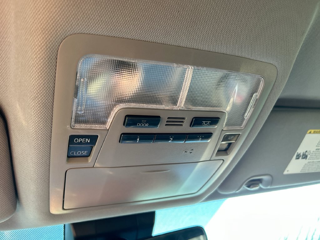 Used 2019 Toyota Highlander XLE FWD image 27