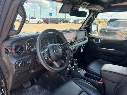 Used 2024 Jeep Wrangler Unlimited Rubicon AWD/4WD image 9