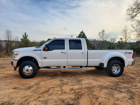 Used 2015 Ford F350 Lariat w/ Lariat Interior Package image 5