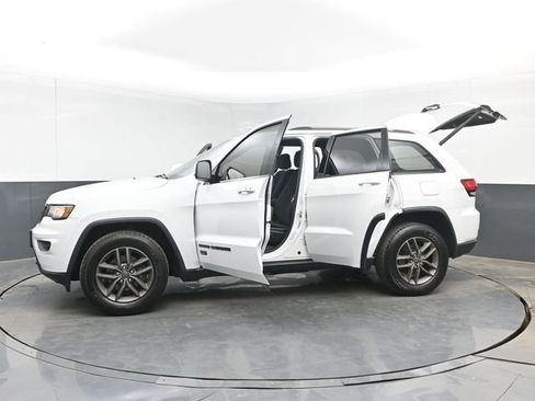 Used 2017 Jeep Grand Cherokee Laredo AWD/4WD image 51