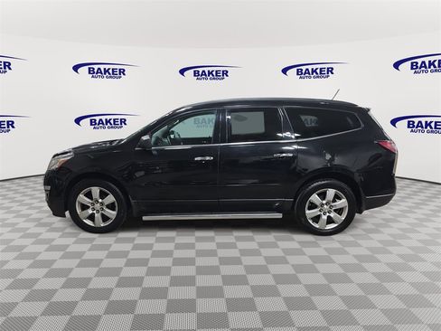 Used 2017 Chevrolet Traverse LT w/ Style and Technology Package image 8