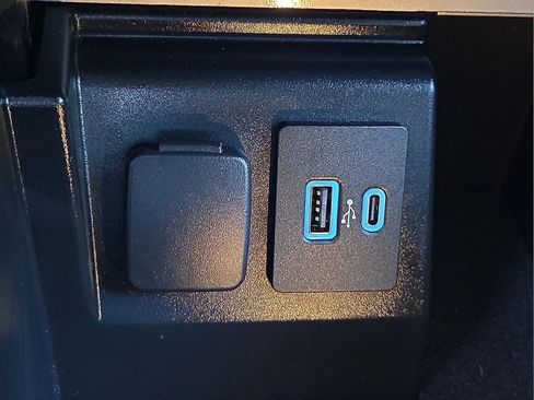Used 2021 Ford Explorer XLT RWD image 18