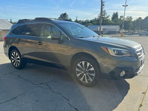 Used 2016 Subaru Outback 2.5i Limited AWD/4WD image 9