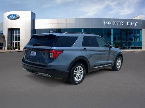 Certified 2025 Ford Explorer Active w/ Active Comfort Package RWD image 5