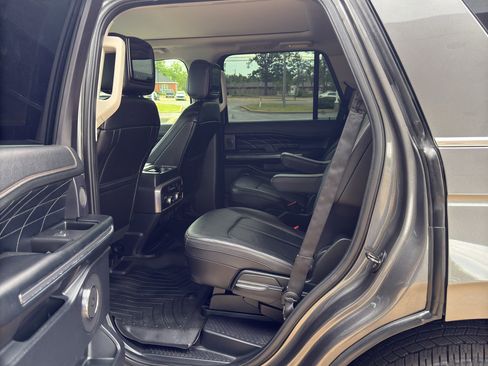 Used 2018 Ford Expedition Platinum image 10