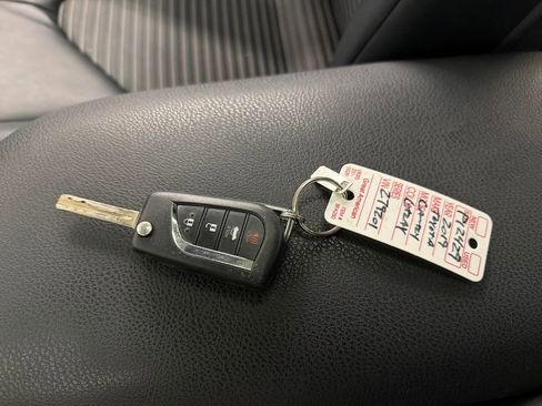 Used 2019 Toyota Camry SE image 28