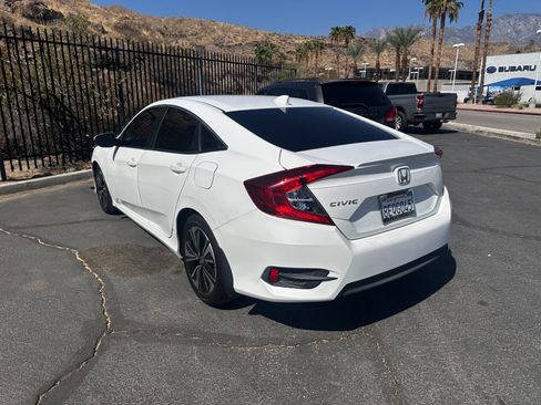 Used 2018 Honda Civic EX-T image 2