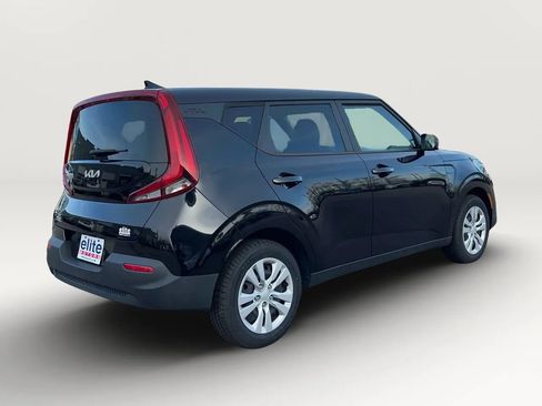 Used 2022 Kia Soul LX image 7
