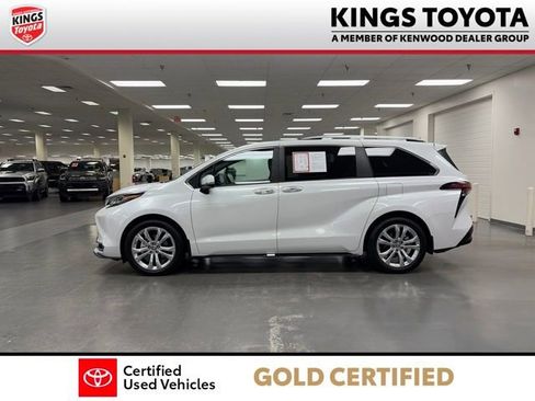 Certified 2024 Toyota Sienna Platinum FWD image 5