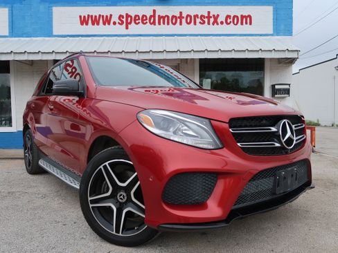 Used 2019 Mercedes-Benz GLE 400 4MATIC image 2