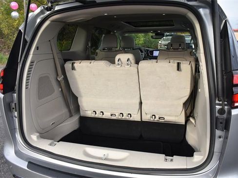 Used 2021 Chrysler Pacifica Limited image 19