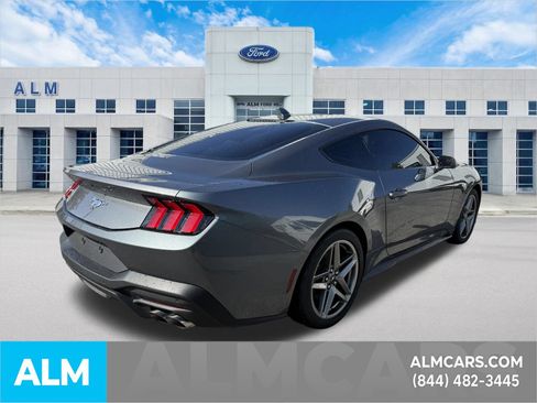 Used 2025 Ford Mustang Coupe RWD image 5