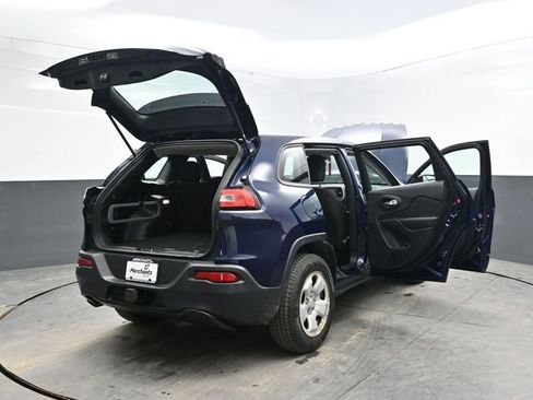 Used 2014 Jeep Cherokee Sport w/ Trailer Tow Group AWD/4WD image 6