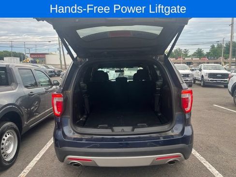 Used 2017 Ford Explorer XLT w/ Equipment Group 201A AWD/4WD image 6