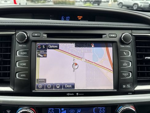 Used 2015 Toyota Highlander XLE AWD/4WD image 19