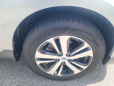 Used 2019 Subaru Outback 3.6R Limited AWD/4WD image 11
