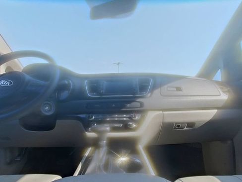 Used 2021 Kia Sedona LX FWD image 24