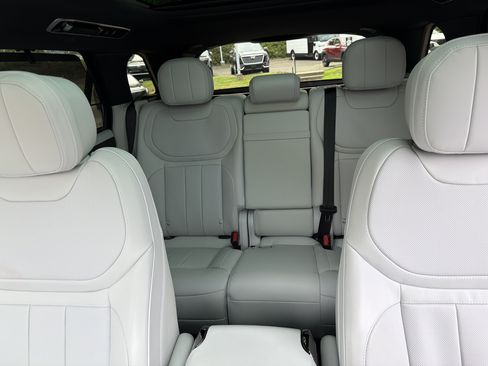 Used 2025 Land Rover Range Rover Sport SE AWD/4WD image 33