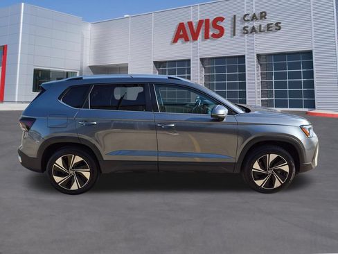 Used 2025 Volkswagen Taos SE AWD/4WD image 5