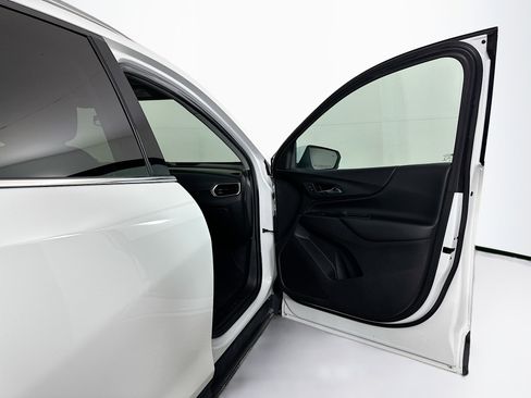 Used 2018 Chevrolet Equinox LT w/ Sun & Infotainment Package image 32