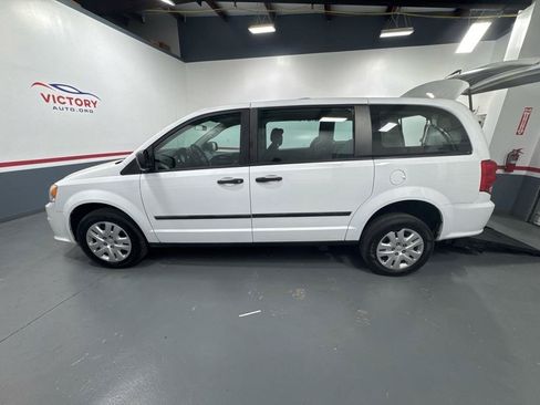 Used 2015 Dodge Grand Caravan American Value Package FWD image 6