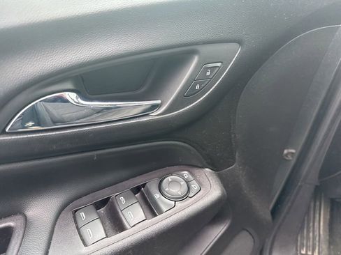 Used 2018 Chevrolet Equinox LT image 8