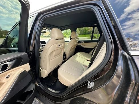 Used 2022 BMW X5 xDrive40i w/ Premium Package AWD/4WD image 21
