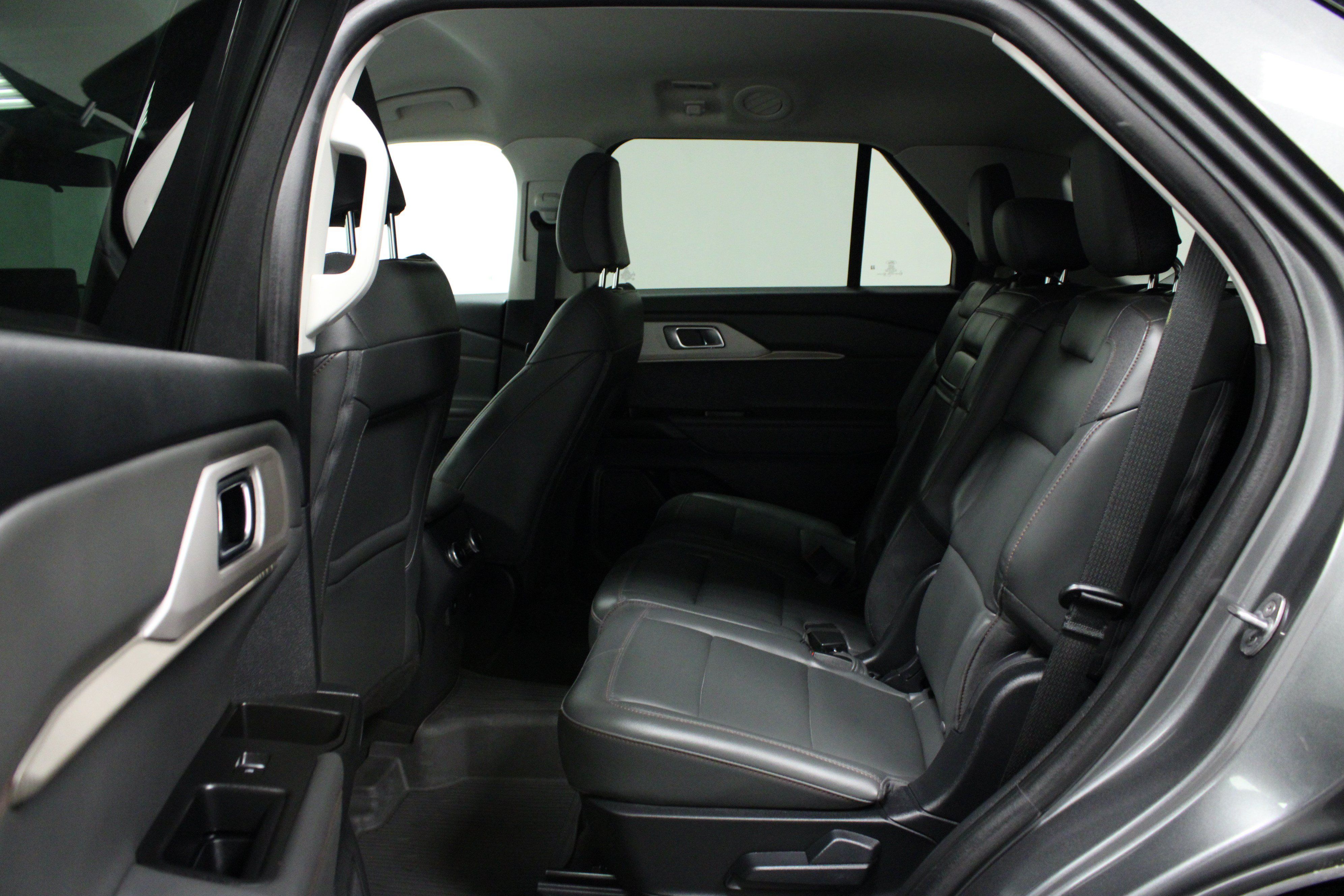 Used 2025 Ford Explorer Active w/ Active Comfort Package AWD/4WD image 13