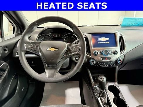 Used 2017 Chevrolet Cruze LT image 2