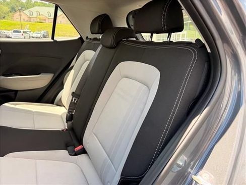 Used 2025 Hyundai Venue SEL FWD image 12