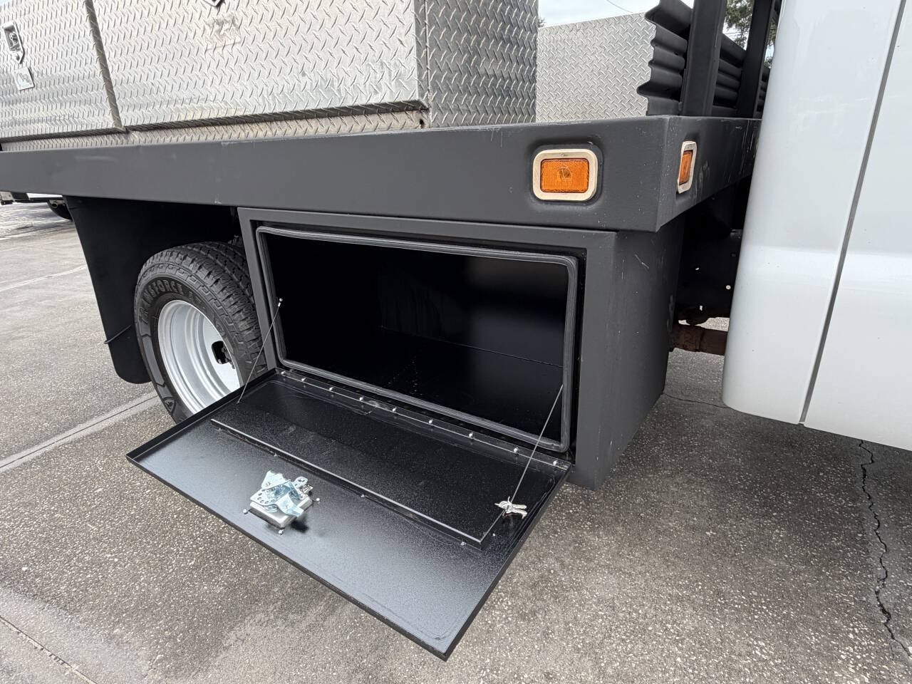 Used 2011 Ford F350 XL w/ Trailer Tow Pkg AWD/4WD image 18