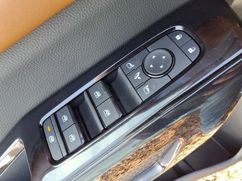 New 2026 Nissan Pathfinder Platinum image 16