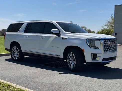 Used 2023 GMC Yukon XL Denali image 12