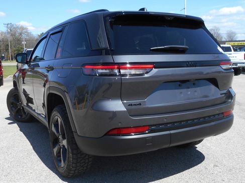 Certified 2024 Jeep Grand Cherokee Limited w/ Luxury Tech Group II AWD/4WD image 4