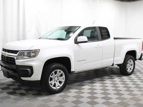 Used 2017 Nissan Versa S image 32