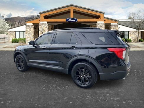 Used 2022 Ford Explorer XLT w/ Equipment Group 202A image 6