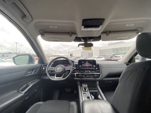 Used 2024 Nissan Pathfinder SV image 5